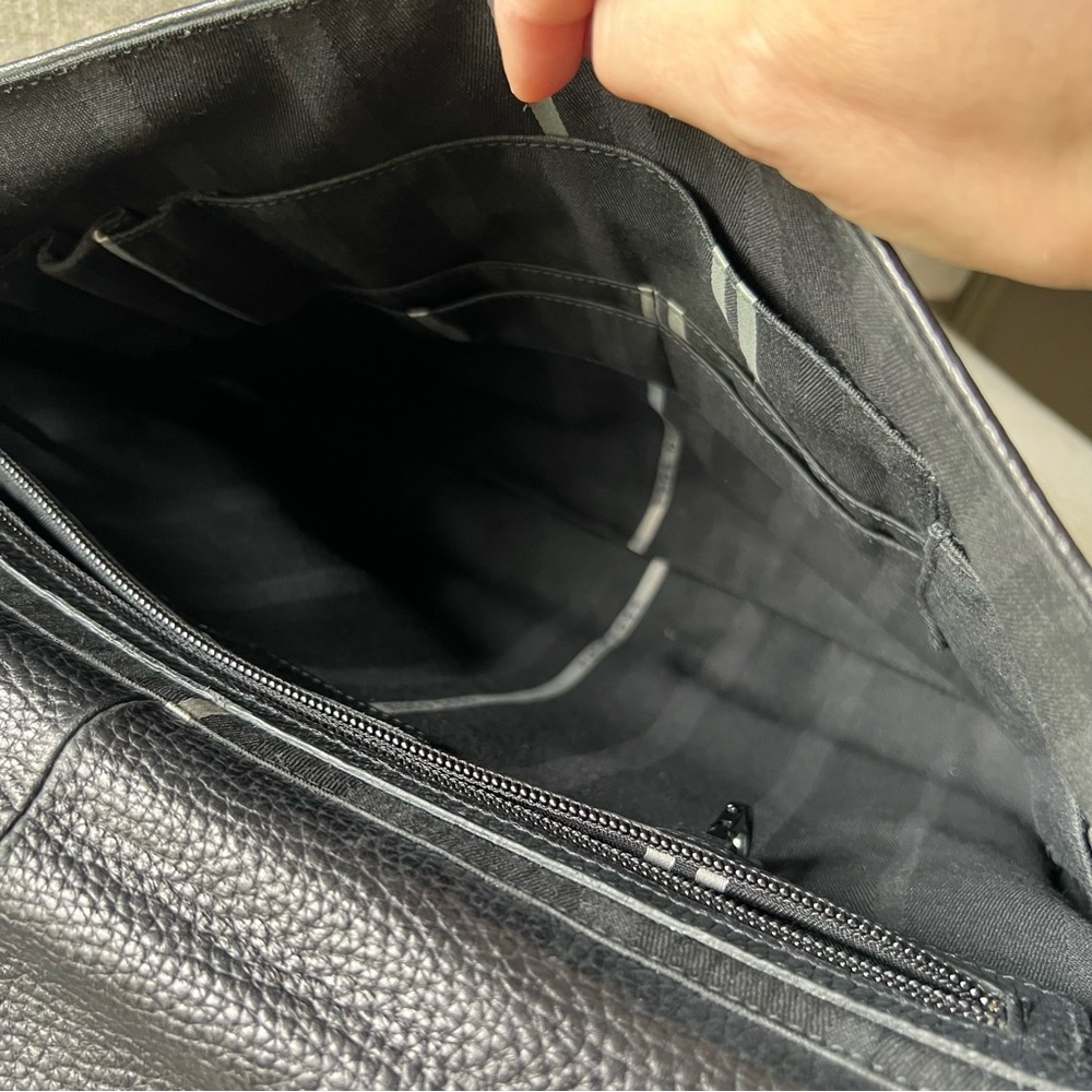 HUGO BOSS Black Leather Messenger Laptop Men's Bag - Picture 12 of 16